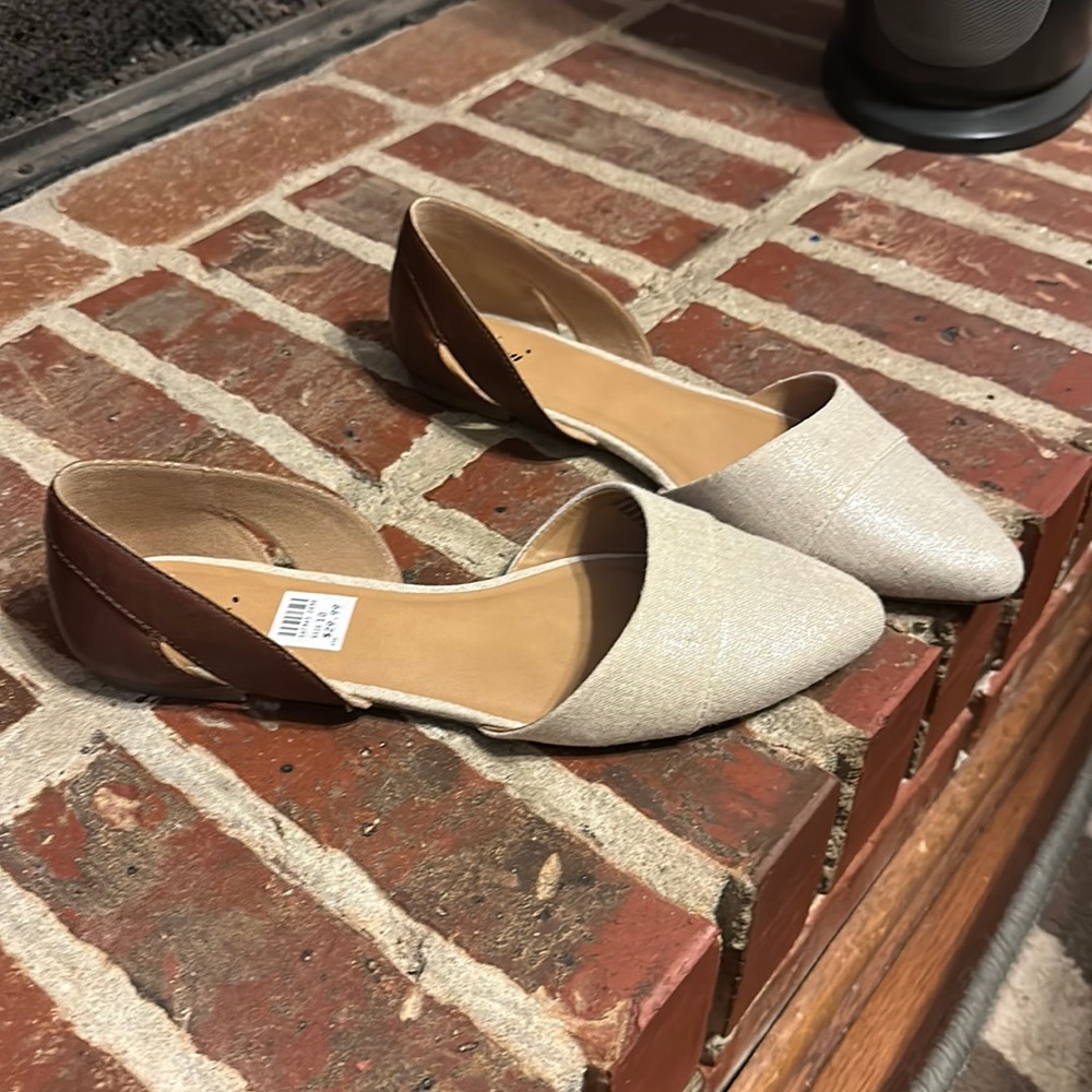 Flashy 2-tone woman’s flat